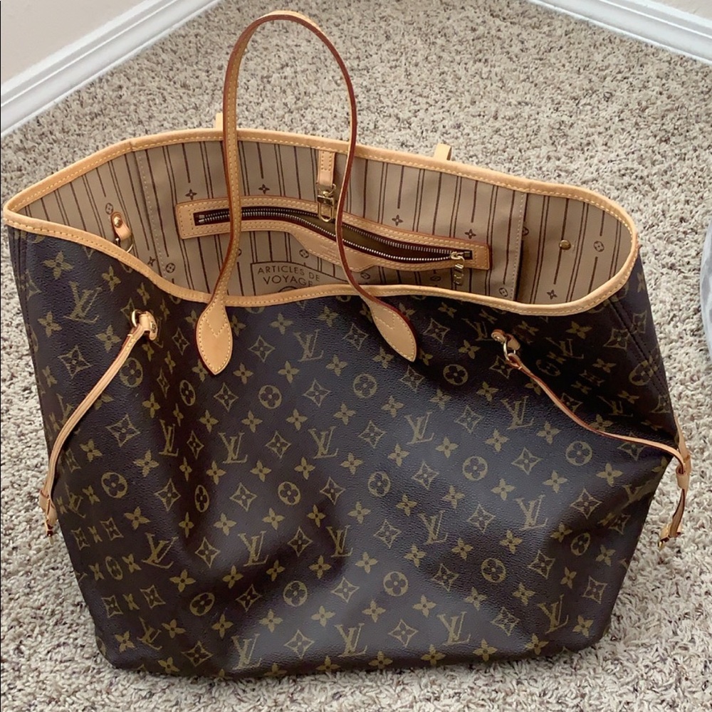 A Louis Vuitton NeverFull GM